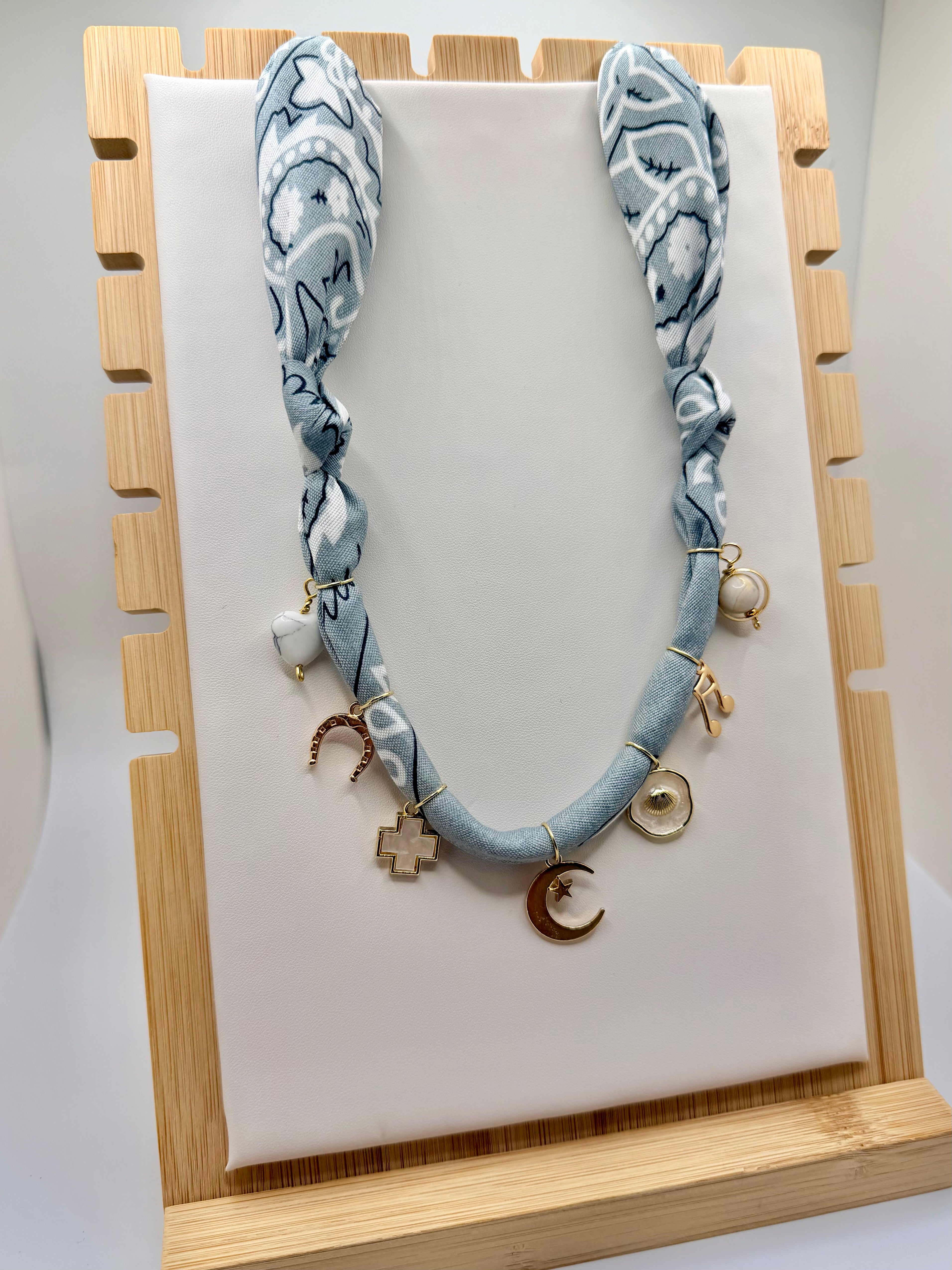 Classic Light Grey Bandannie