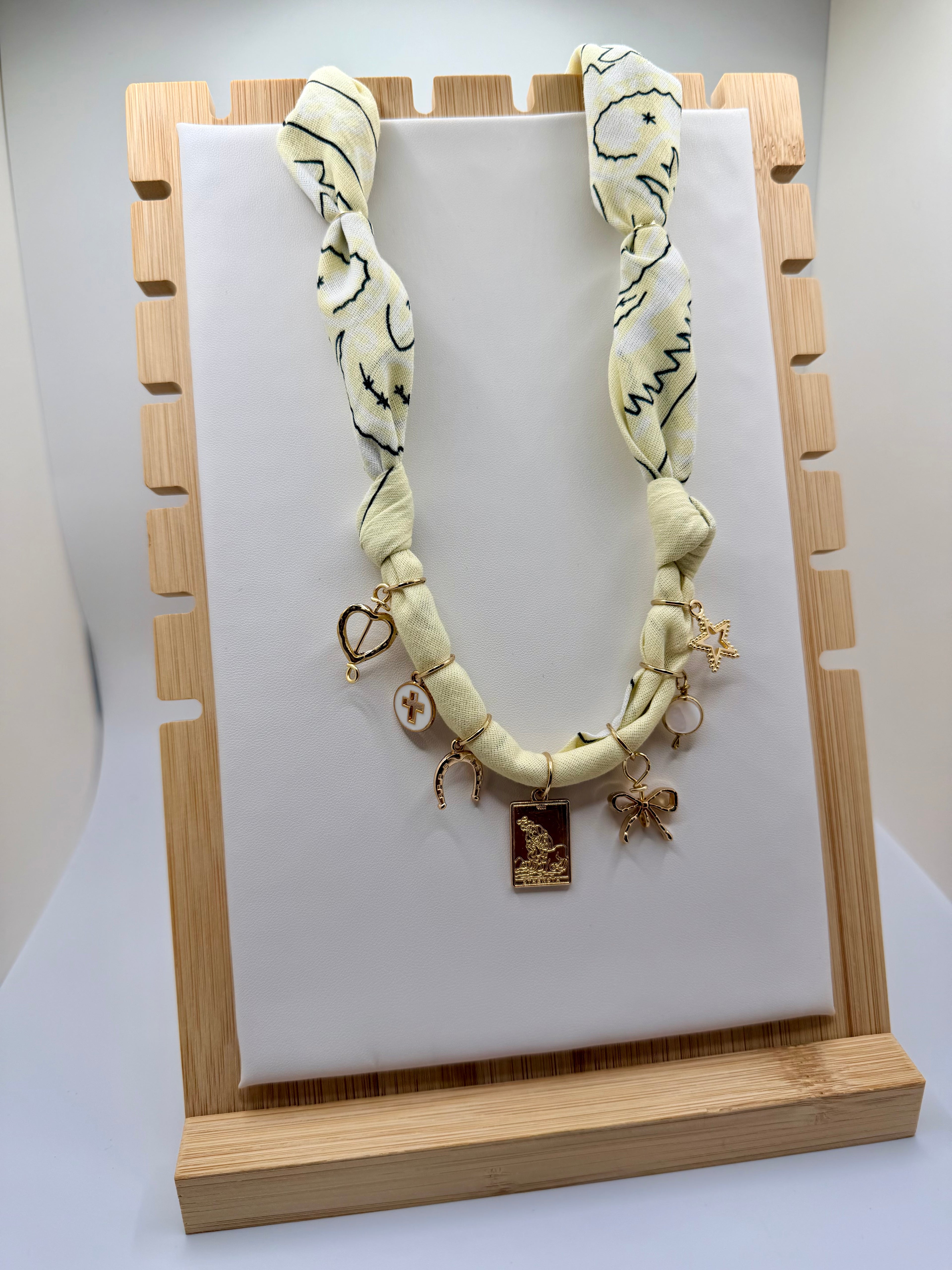 Classic Light Beige Bandannie