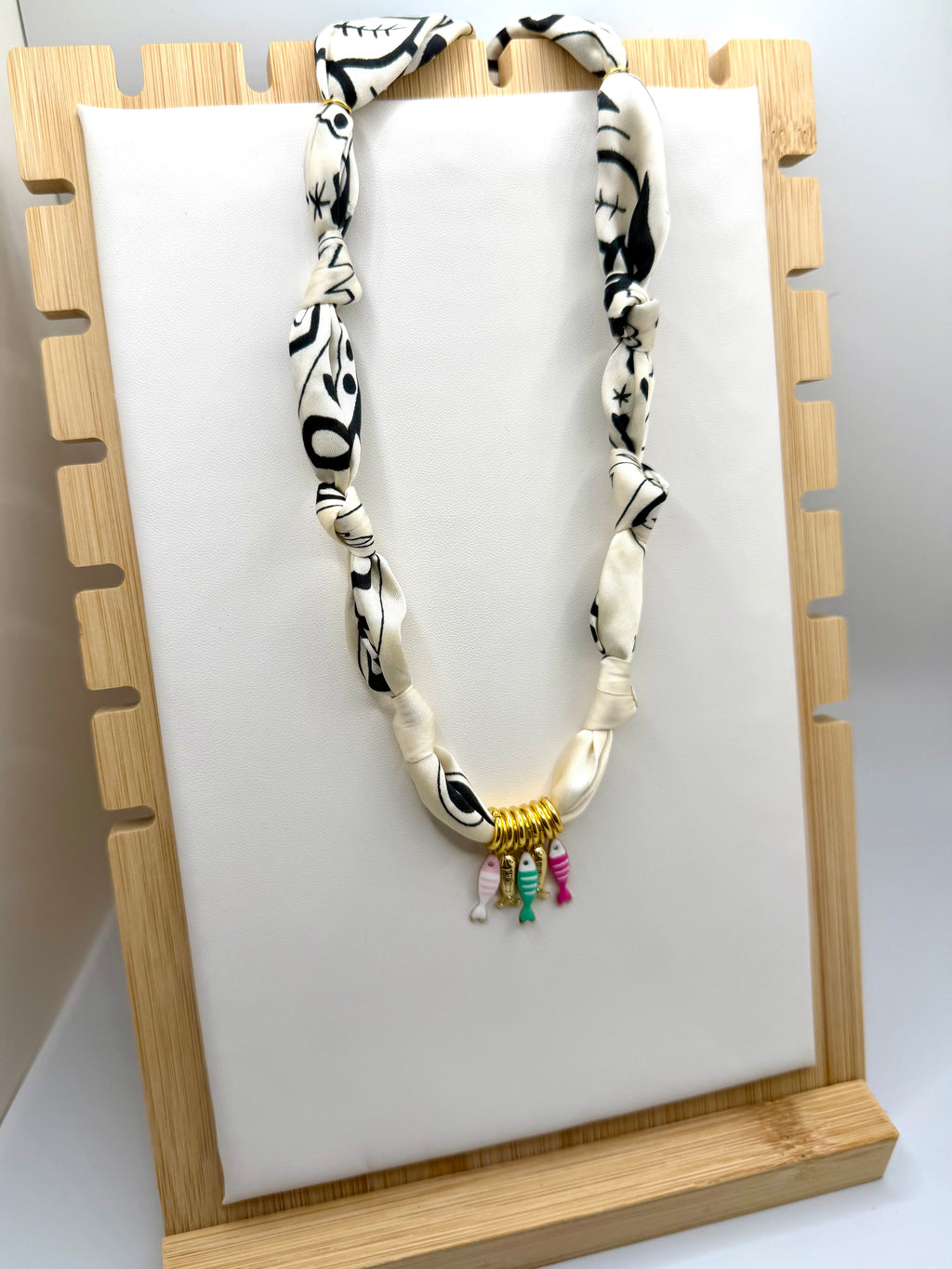 ￼Cream & Black Silk Bandannie