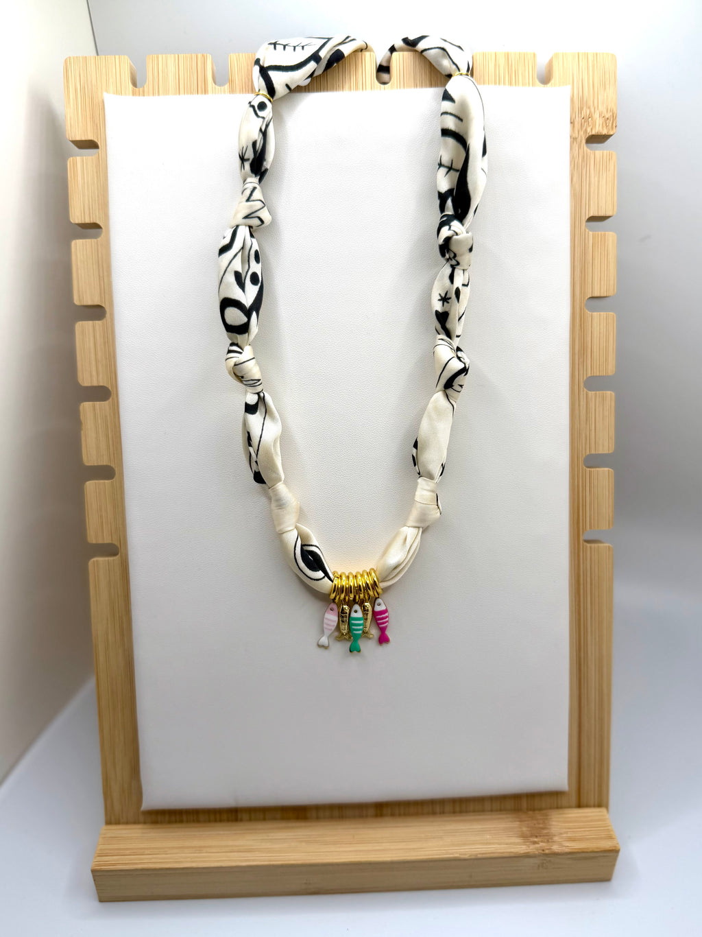 ￼Cream & Black Silk Bandannie