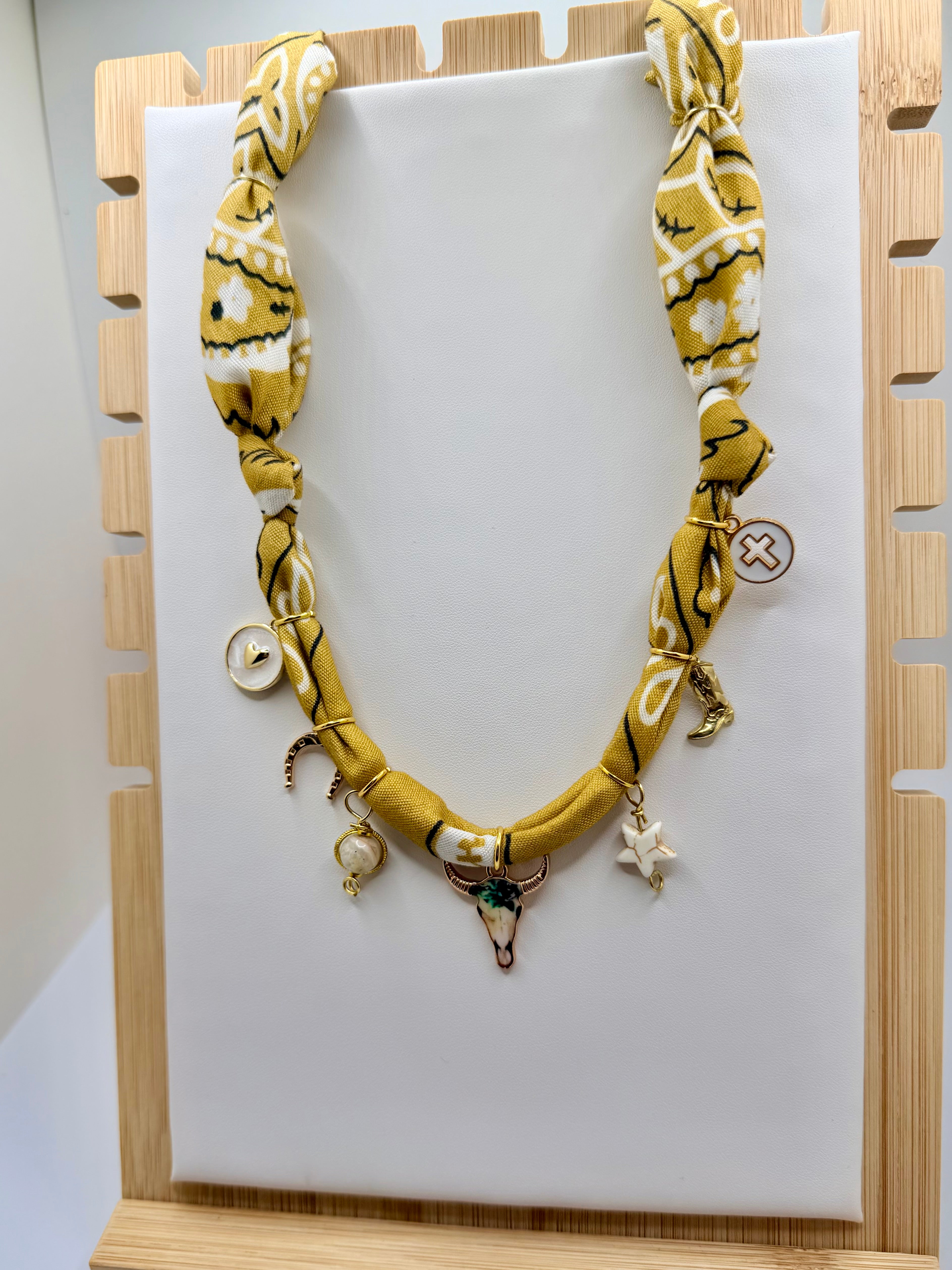 Classic Gold Bandannie