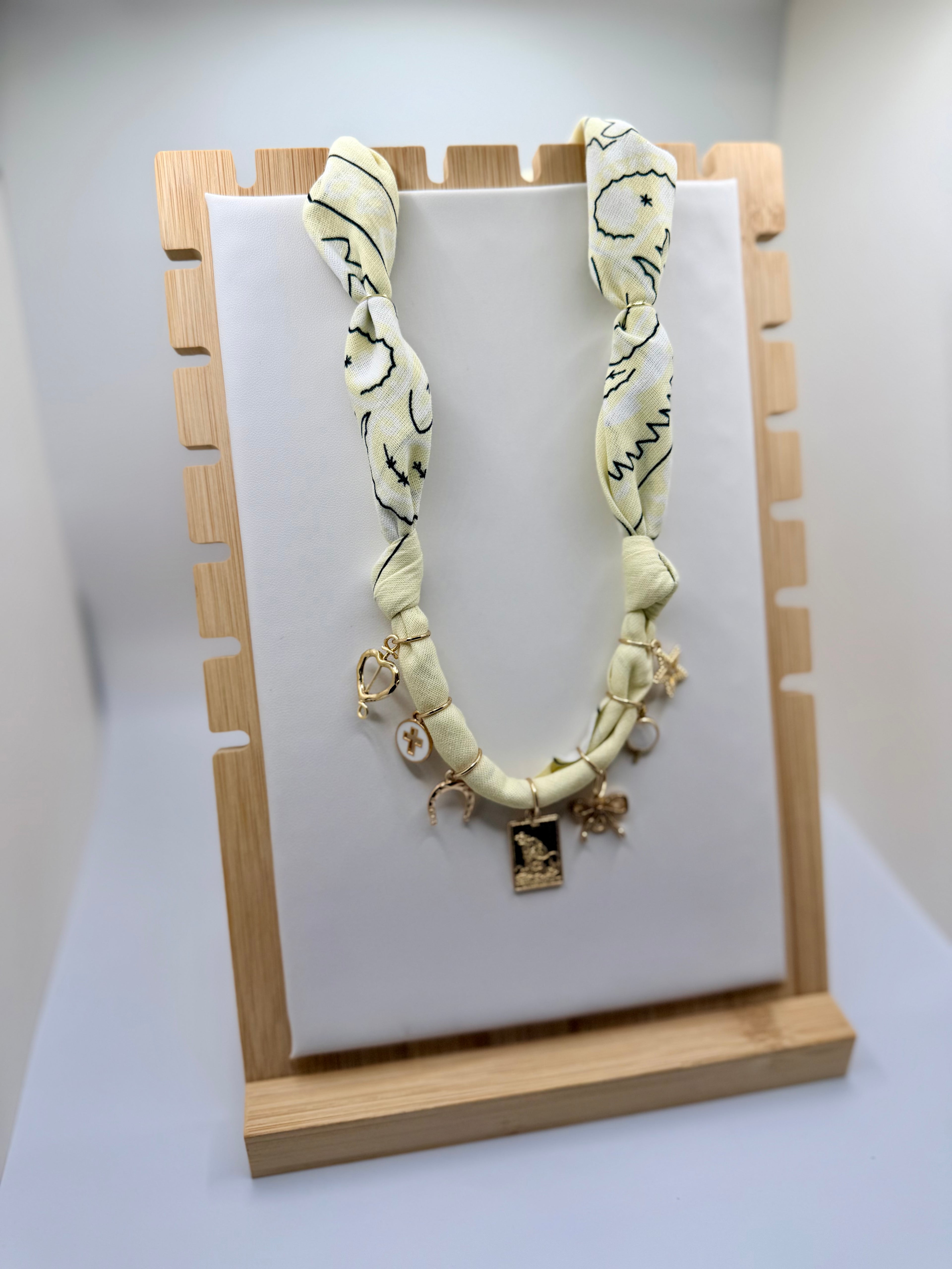 Classic Light Beige Bandannie