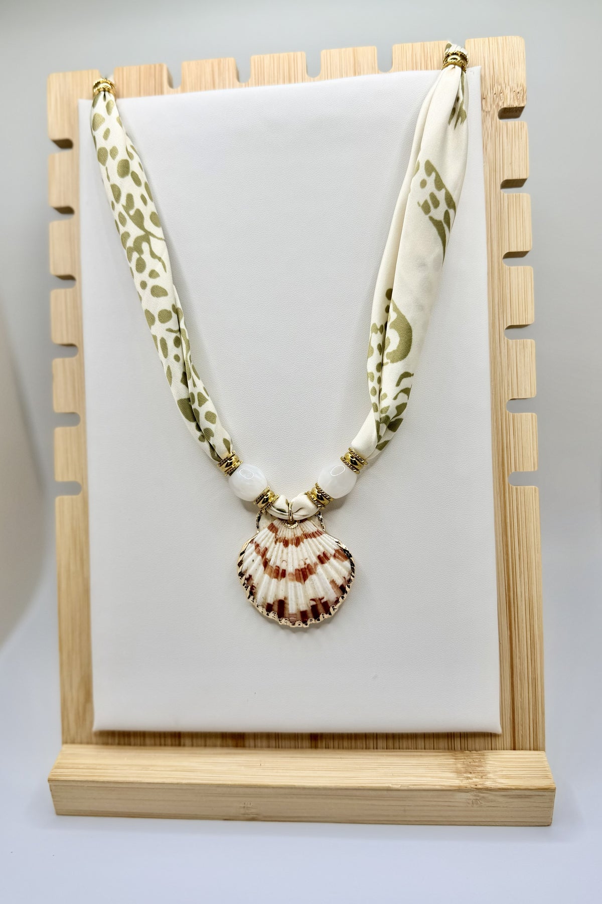 Bordeaux Coast Scarf Necklace | Shell Pendant Necklace